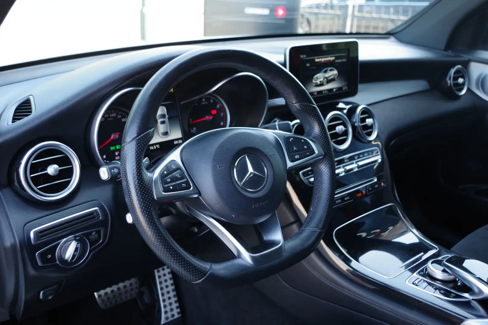 Mercedes-Benz GLC 250 Coupé 4MATIC 245 PK AMG-Line, Schuif-Kanteldak, LE Wit - 2