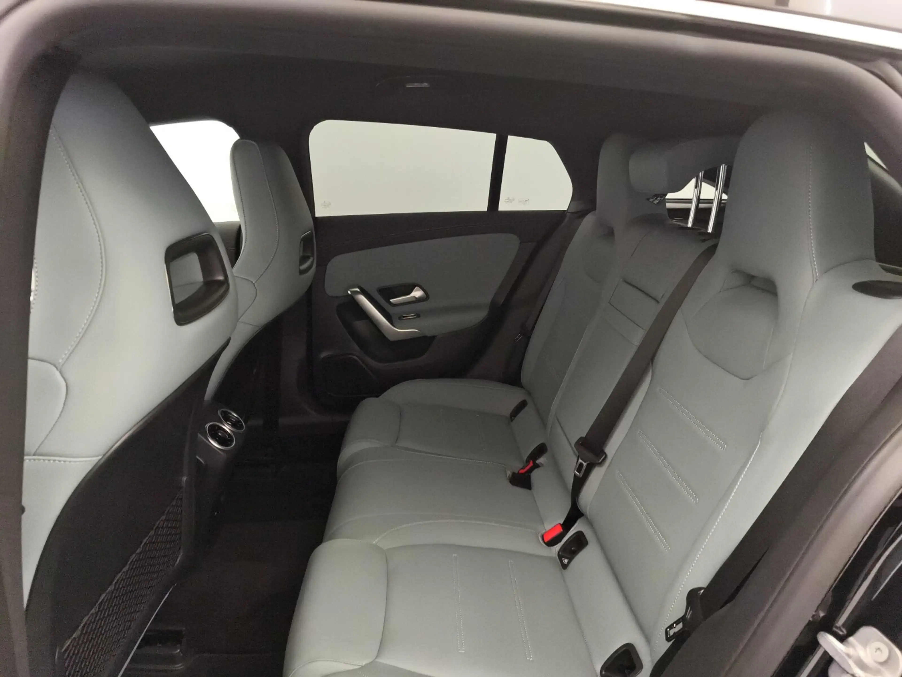 Mercedes-Benz CLA 200 CLA 200 d SB AMG Advanced+ Distro Ambiente EasyPack — photo 12