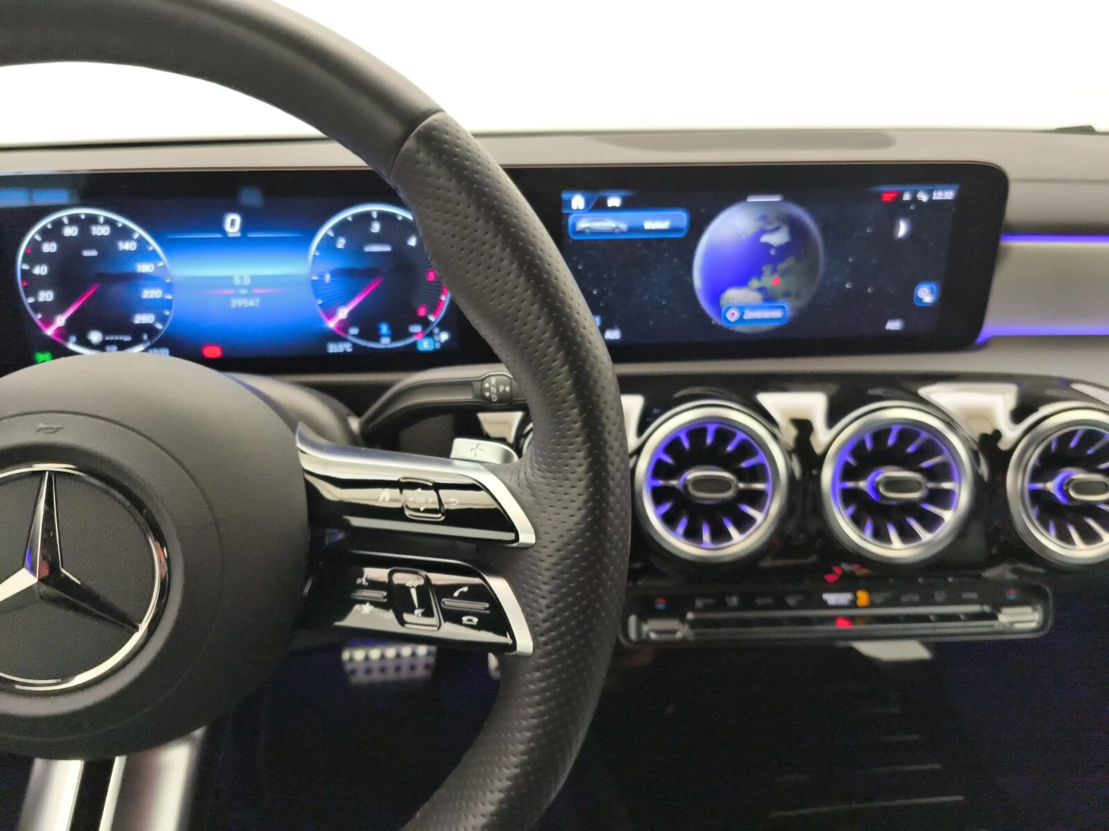 Mercedes-Benz CLA 200 CLA 200 d SB AMG Advanced+ Distro Ambiente EasyPack — photo 17