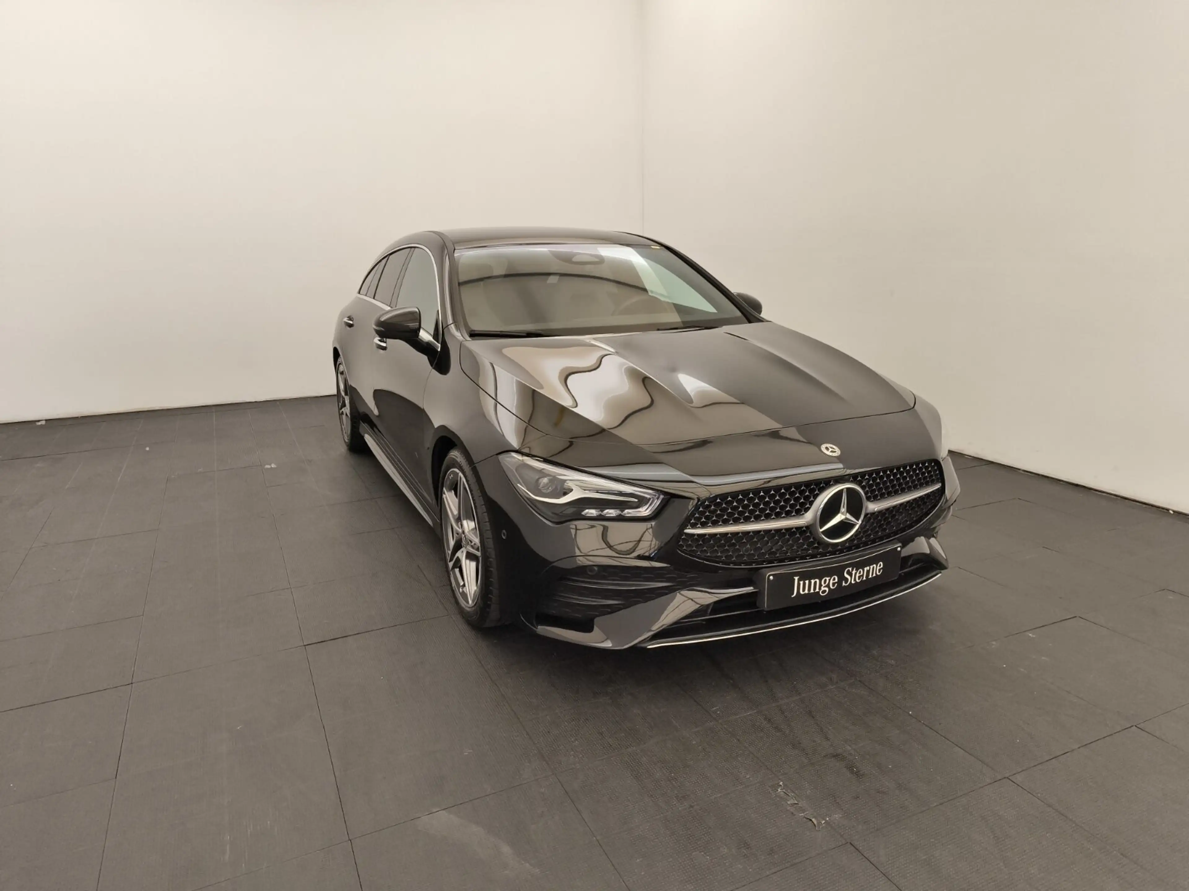 Mercedes-Benz CLA 200 CLA 200 d SB AMG Advanced+ Distro Ambiente EasyPack — photo 3