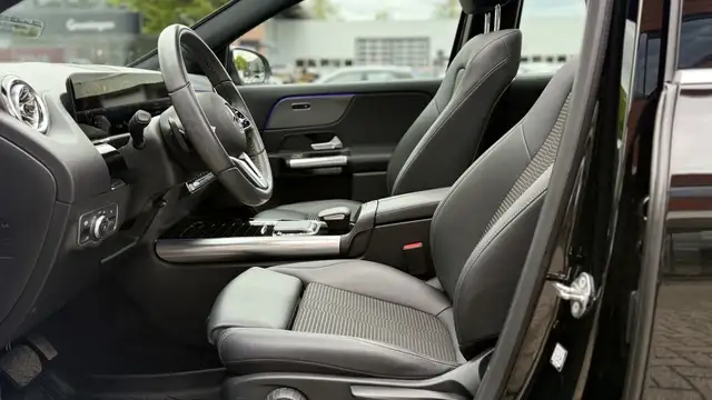 Mercedes-Benz Eqa view 8