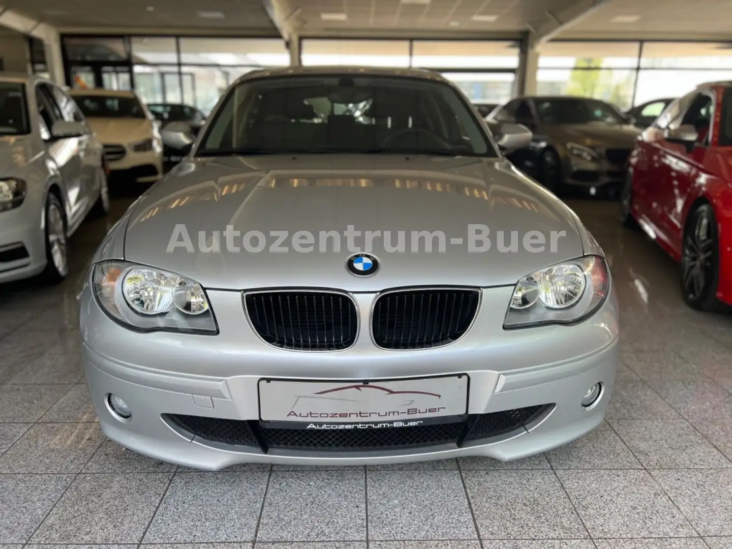 BMW 116 Baureihe 1 Lim. 116i "lückenlos Scheckheft" Plateado - 1