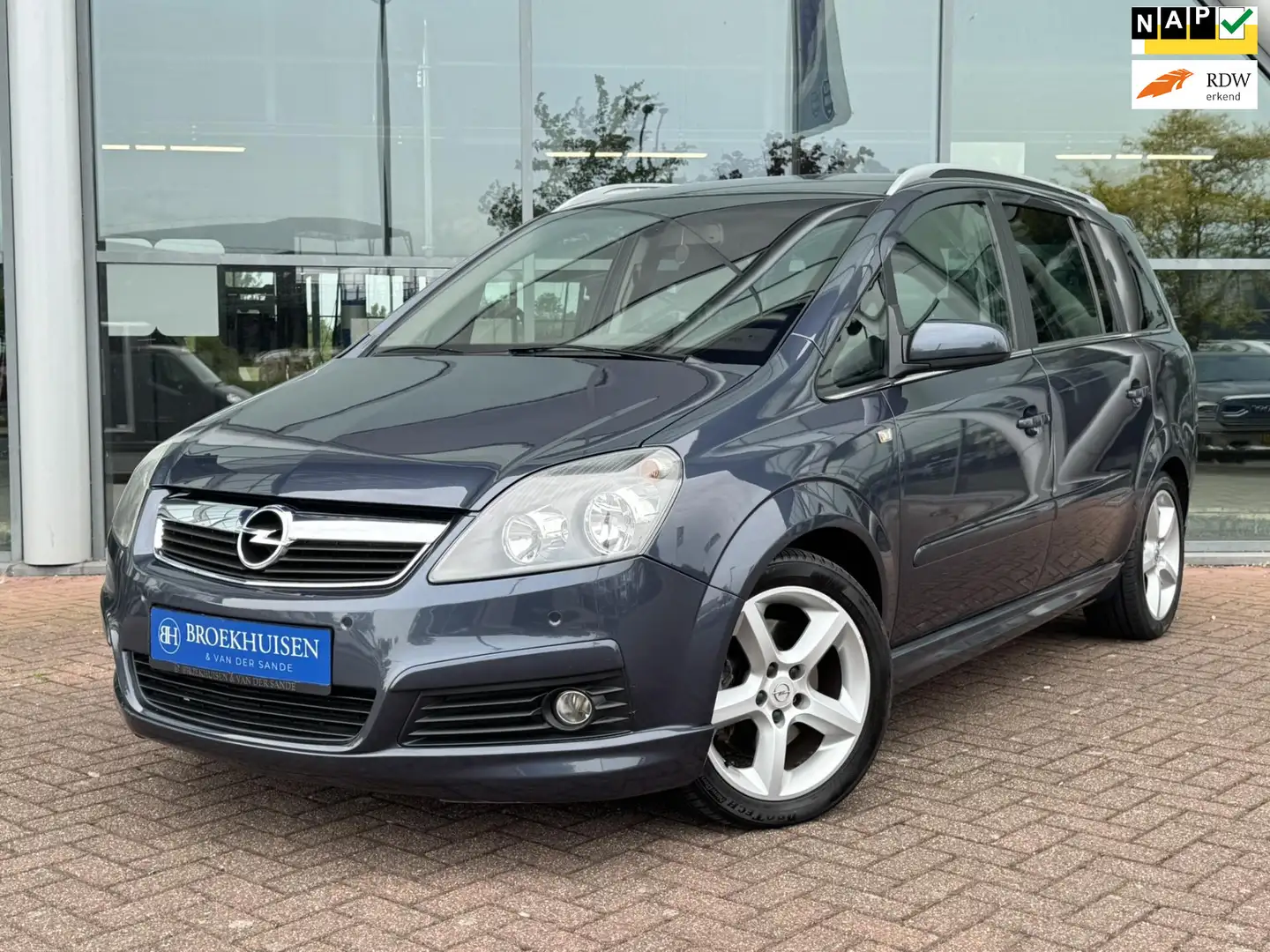 Opel Zafira 2.0 T Executive 7 Persoons 200pk Trekhaak / Stoelv Šedá - 1