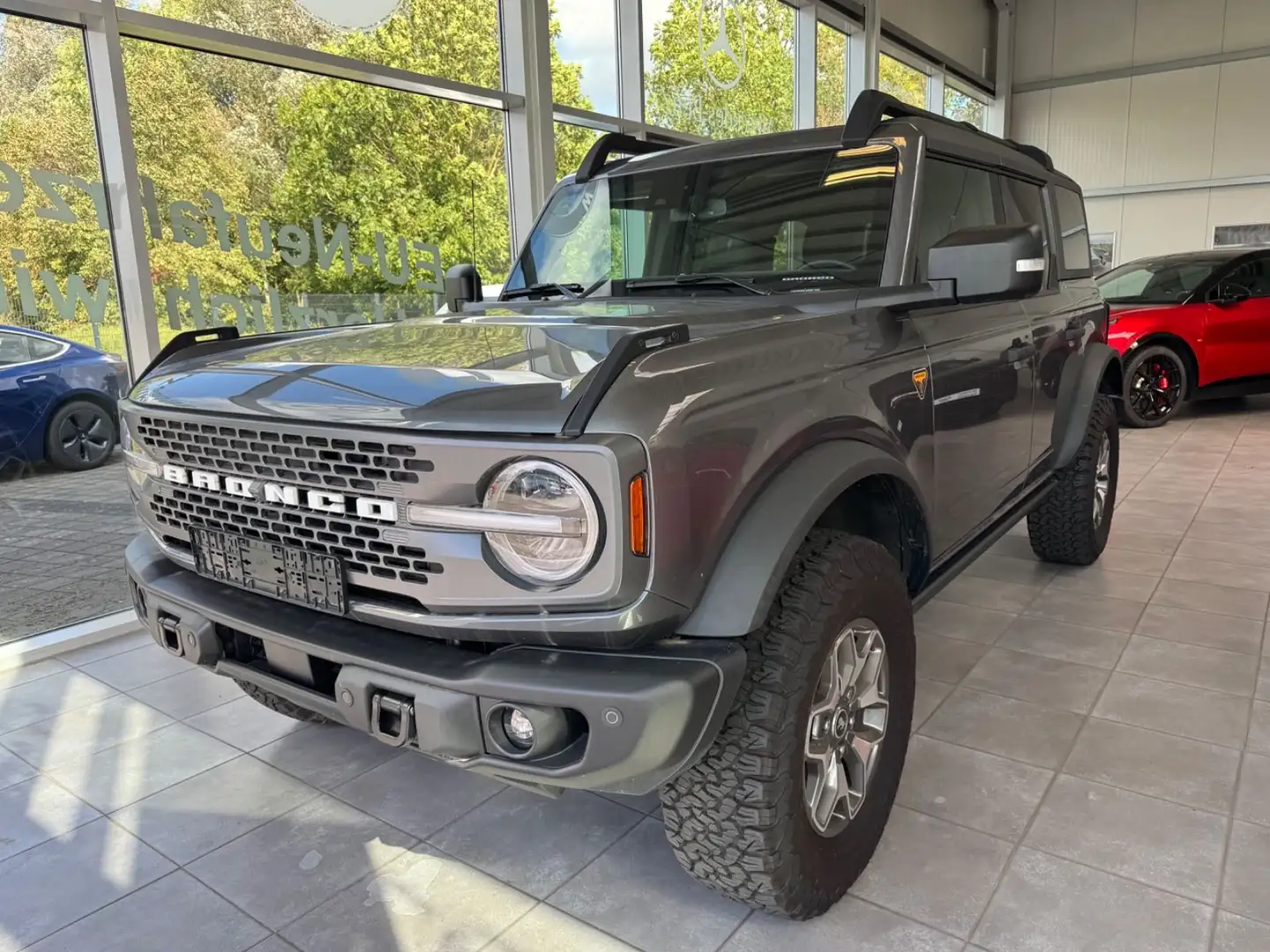 Ford Bronco Badlands e-4WD Grau - 2