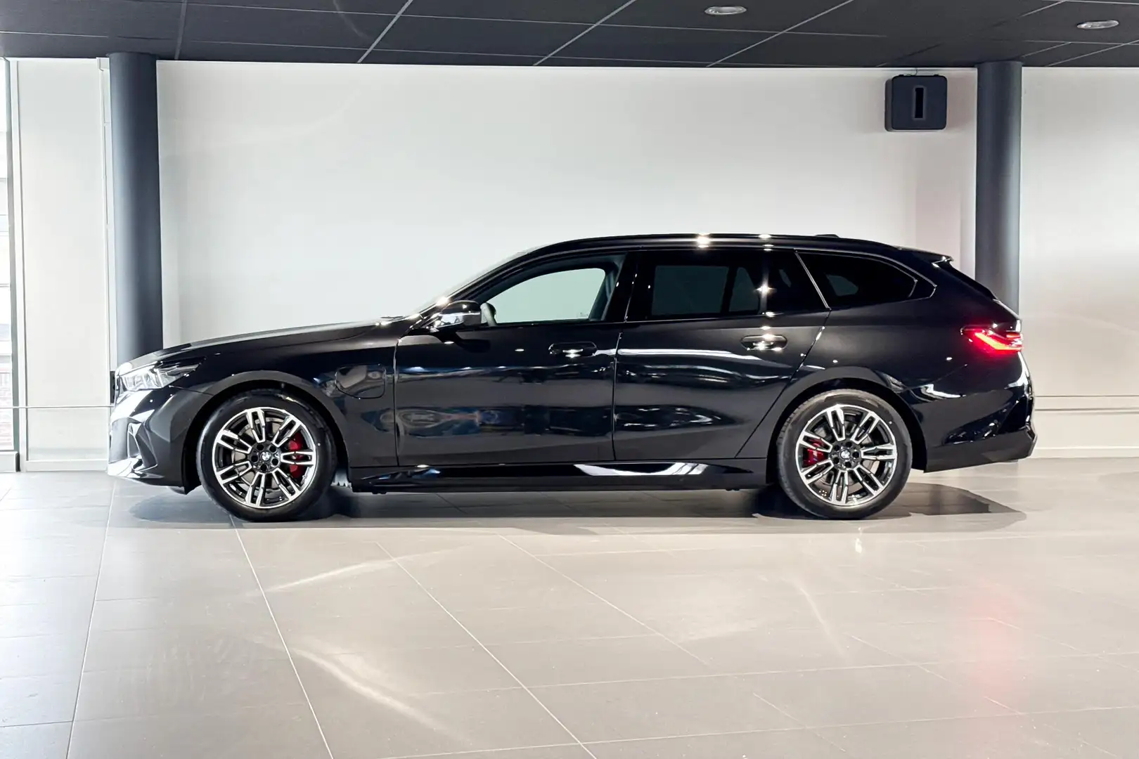 BMW 530 5 Serie Touring 530e M Sport Edition | M Sport Pro Schwarz - 2