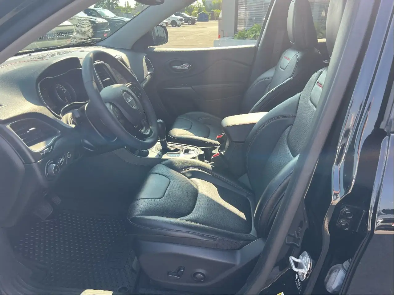 Jeep Cherokee снимка Jeep Cherokee