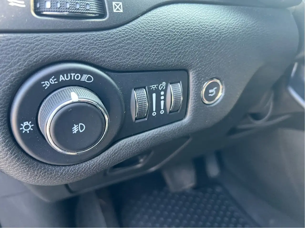 Jeep Cherokee снимка Jeep Cherokee