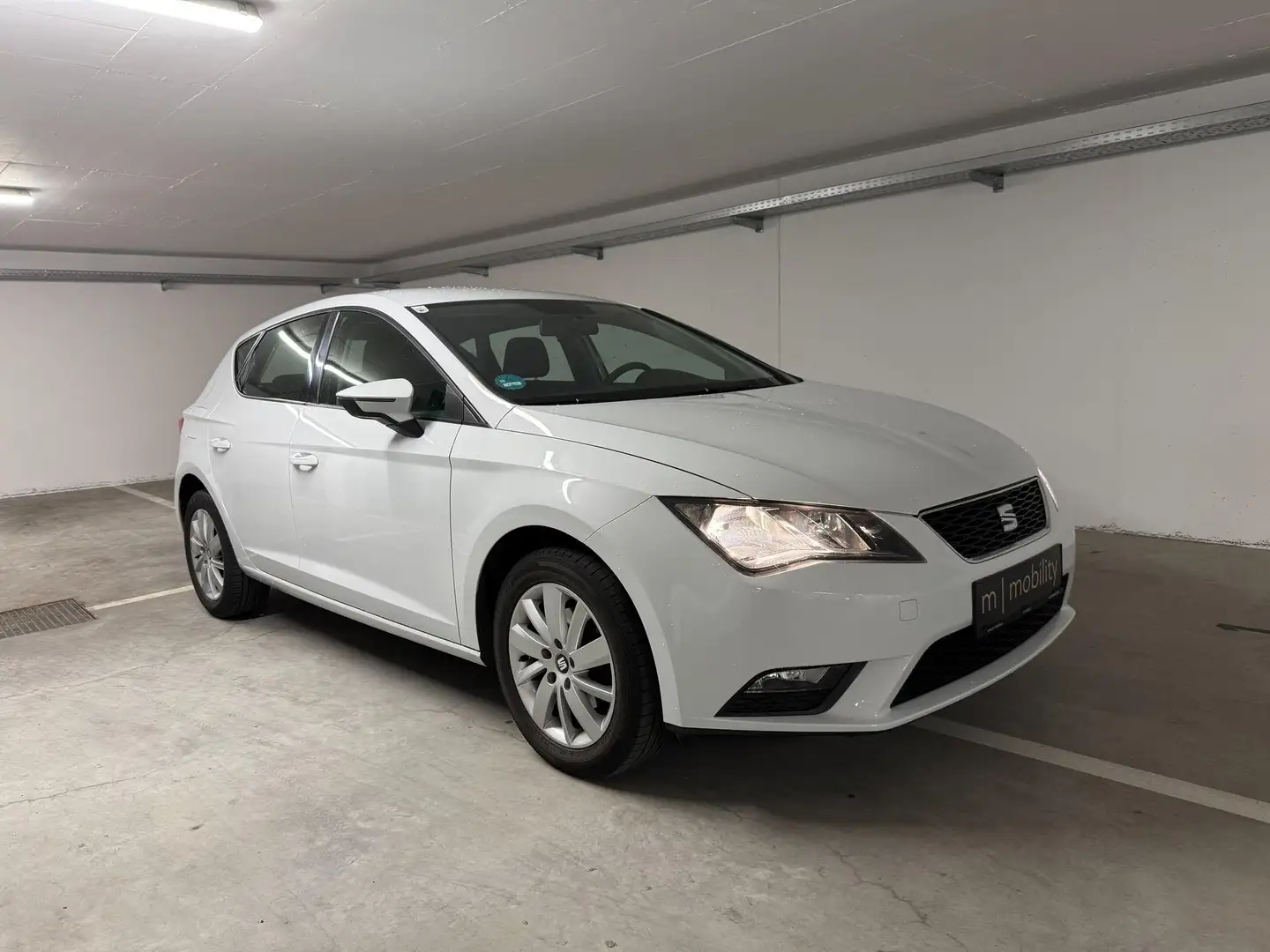 SEAT Leon 1.2 TSI Parksensoren, AHK, Weiß - 2