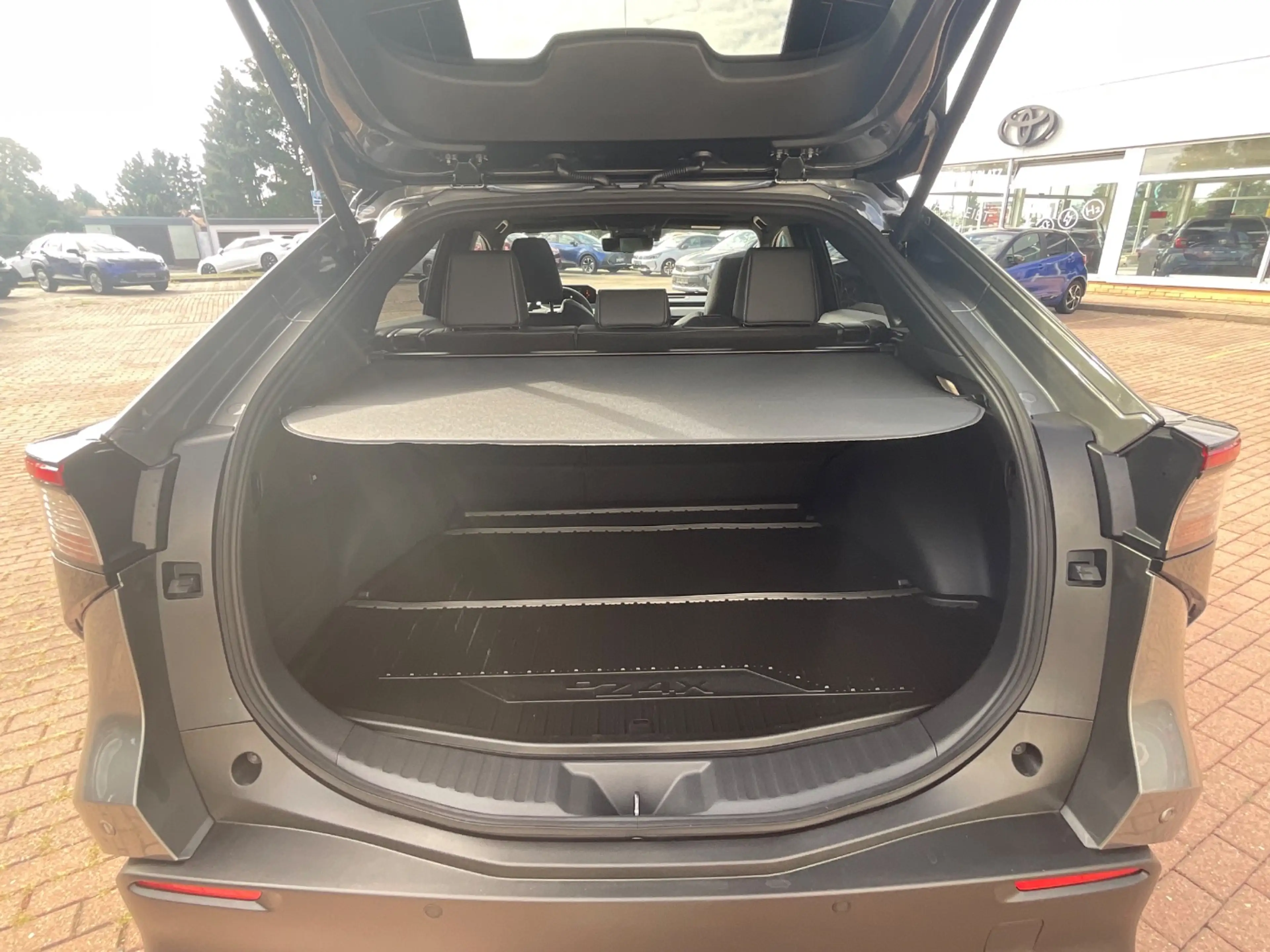 Toyota bZ4X FWD Lounge ACC+LED+Navi+SHZ+2xKlima+360+PDC — photo 17