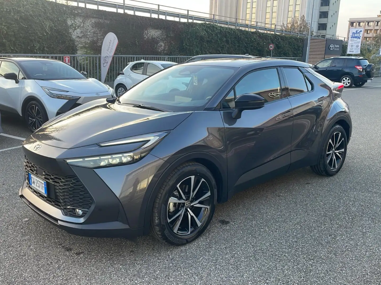 Toyota C-HR C-HR 1.8 HV Trend Gris - 1