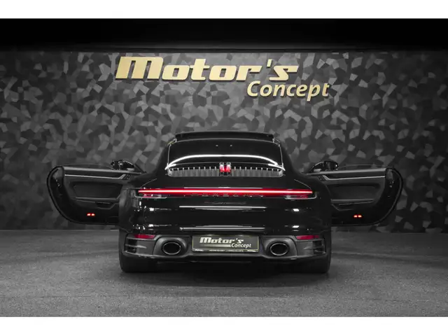 Porsche 992 view 5