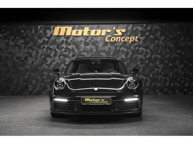 Porsche 992 view 4