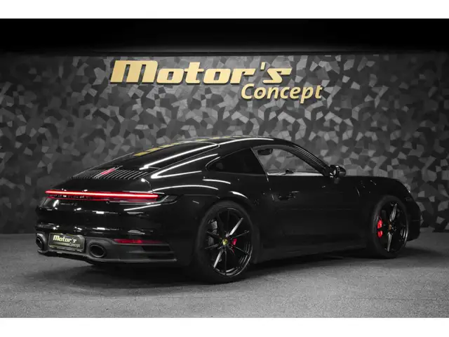 Porsche 992 view 3