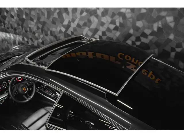 Porsche 992 view 11
