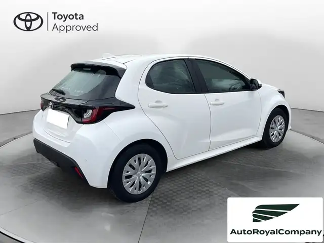 Toyota Yaris view 12