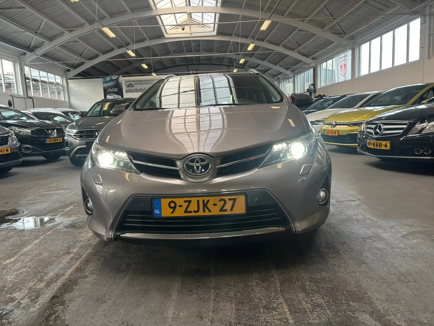 Toyota Auris Touring Sports 1.8 Hybrid Executive Brun - 2