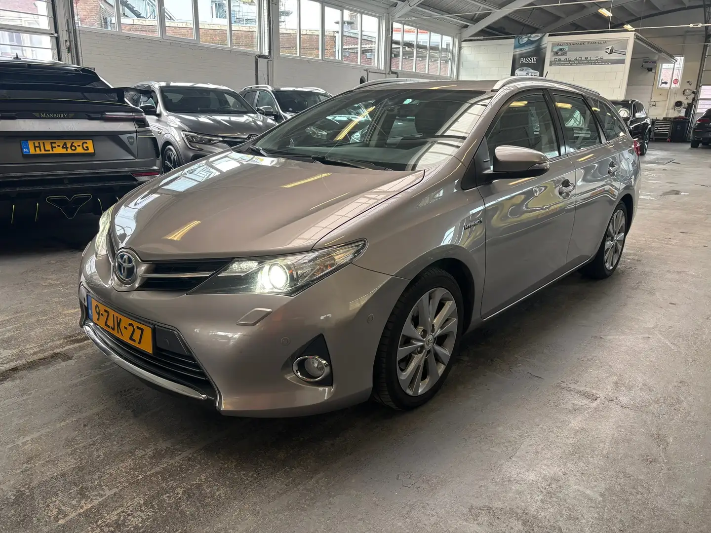 Toyota Auris Touring Sports 1.8 Hybrid Executive Brun - 1