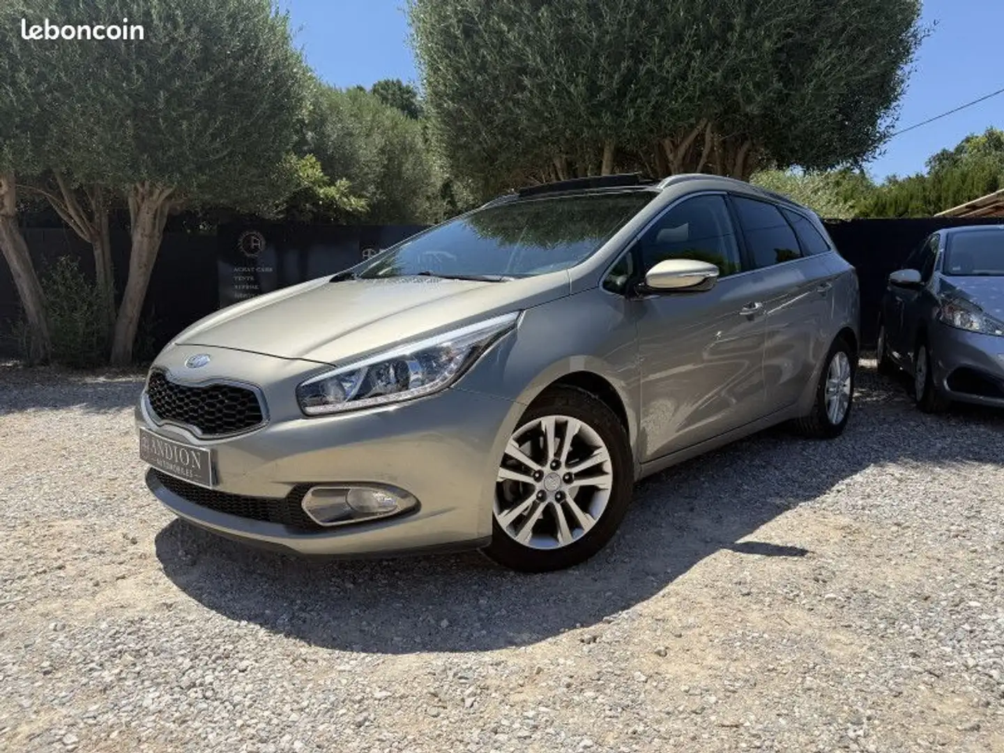 Kia Ceed SW / cee'd SW Ceed 1.6 CRDI 128CH ATTELAGE GARANTIE 6 MOIS Gris - 1