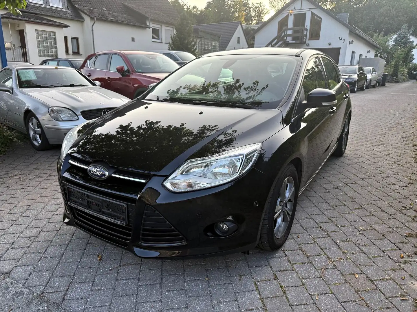 Ford Focus Lim. Champions Edition Navi PDC ALU - 1