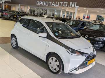 1.0 VVT-i x-play Airco, Cruise Control, Stuurbekra