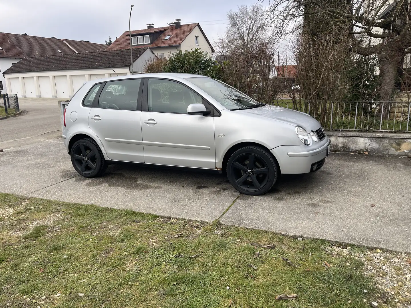 Volkswagen Polo Plus Gris - 1