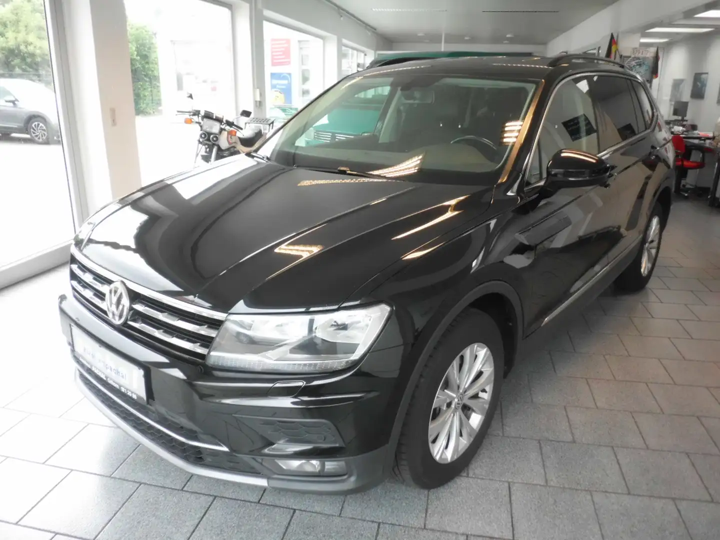 Volkswagen Tiguan Allspace 2.0 TSI 4Motion DSG++KLIMA++Leder+Autom. Schwarz - 2