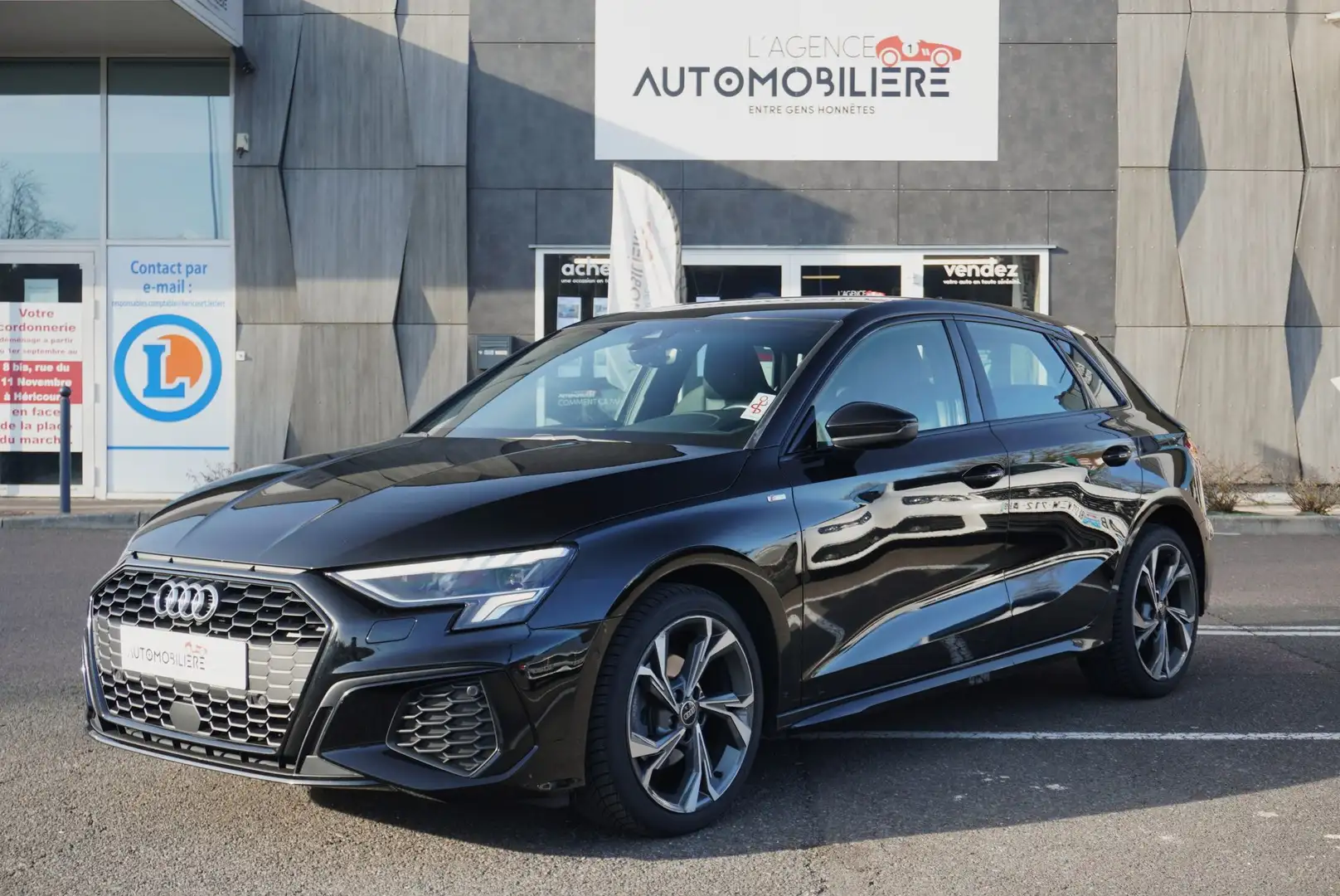 Audi A3 Sportback 30 TDI 116 ch S Tronic7 S Line 1ère Mai Schwarz - 1