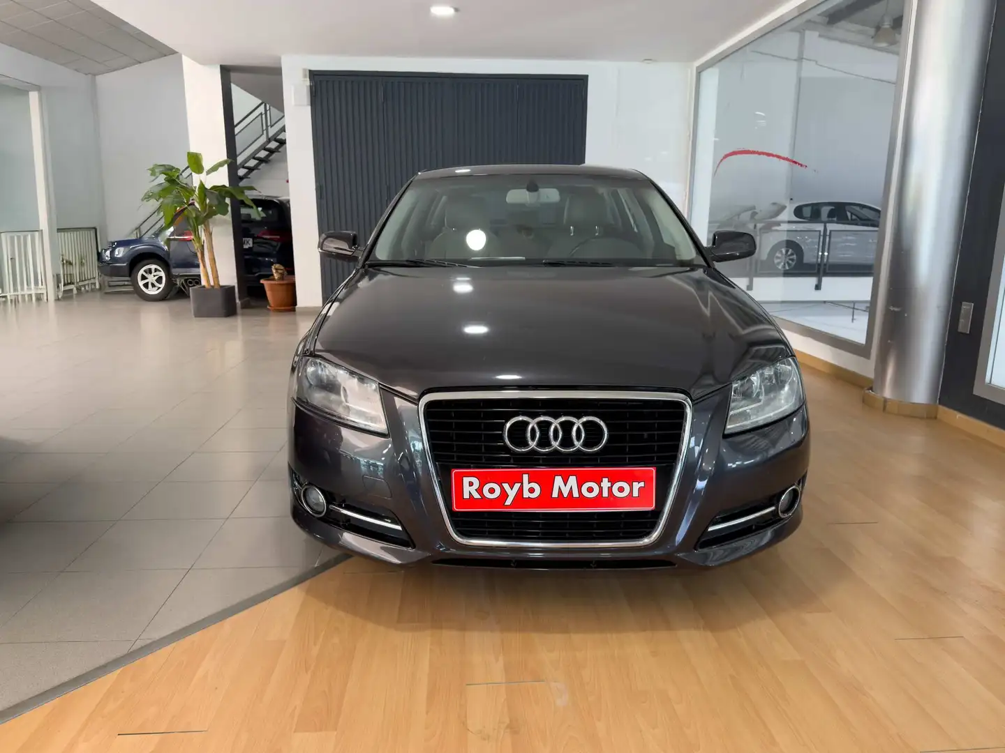 Audi A3 1.6 TDI 105cv Attraction Schwarz - 2