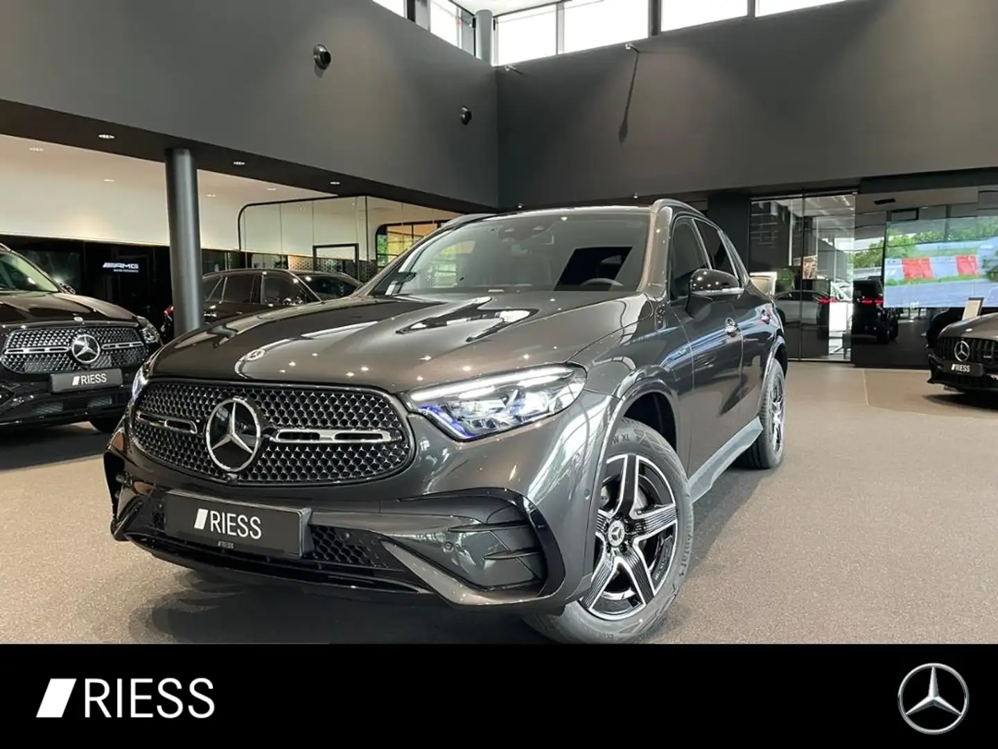 Mercedes-Benz GLC 300 de AMG+PANO+DISTR+DIGI L+KEYL+360°+11 KW Grau - 1