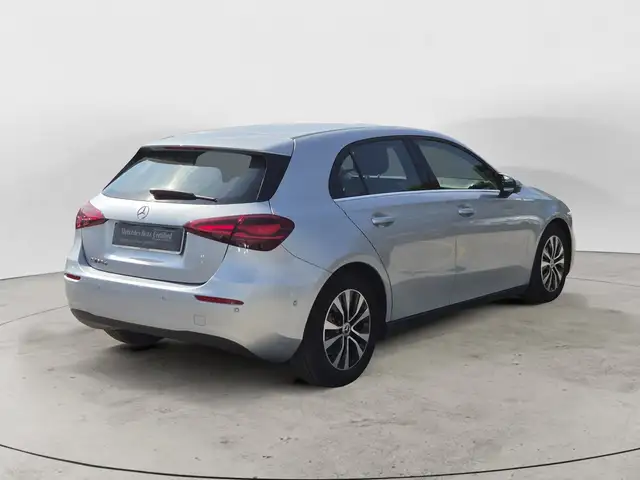 Mercedes-Benz A view 4