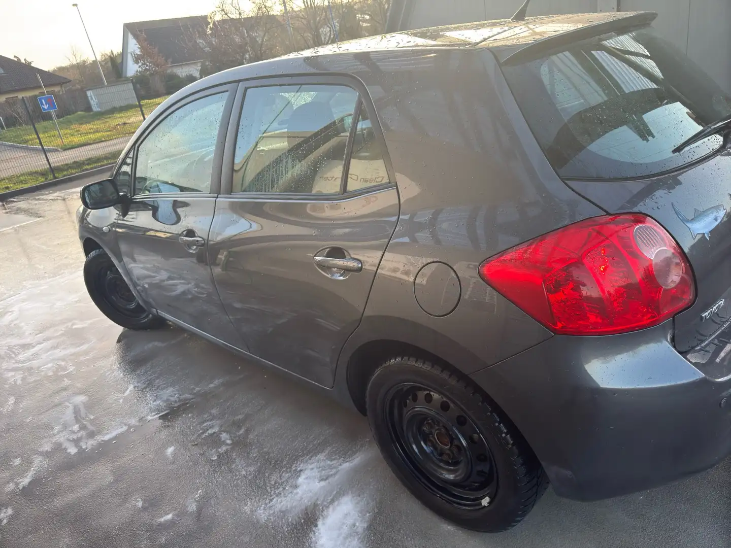 Toyota Auris Team Grau - 1