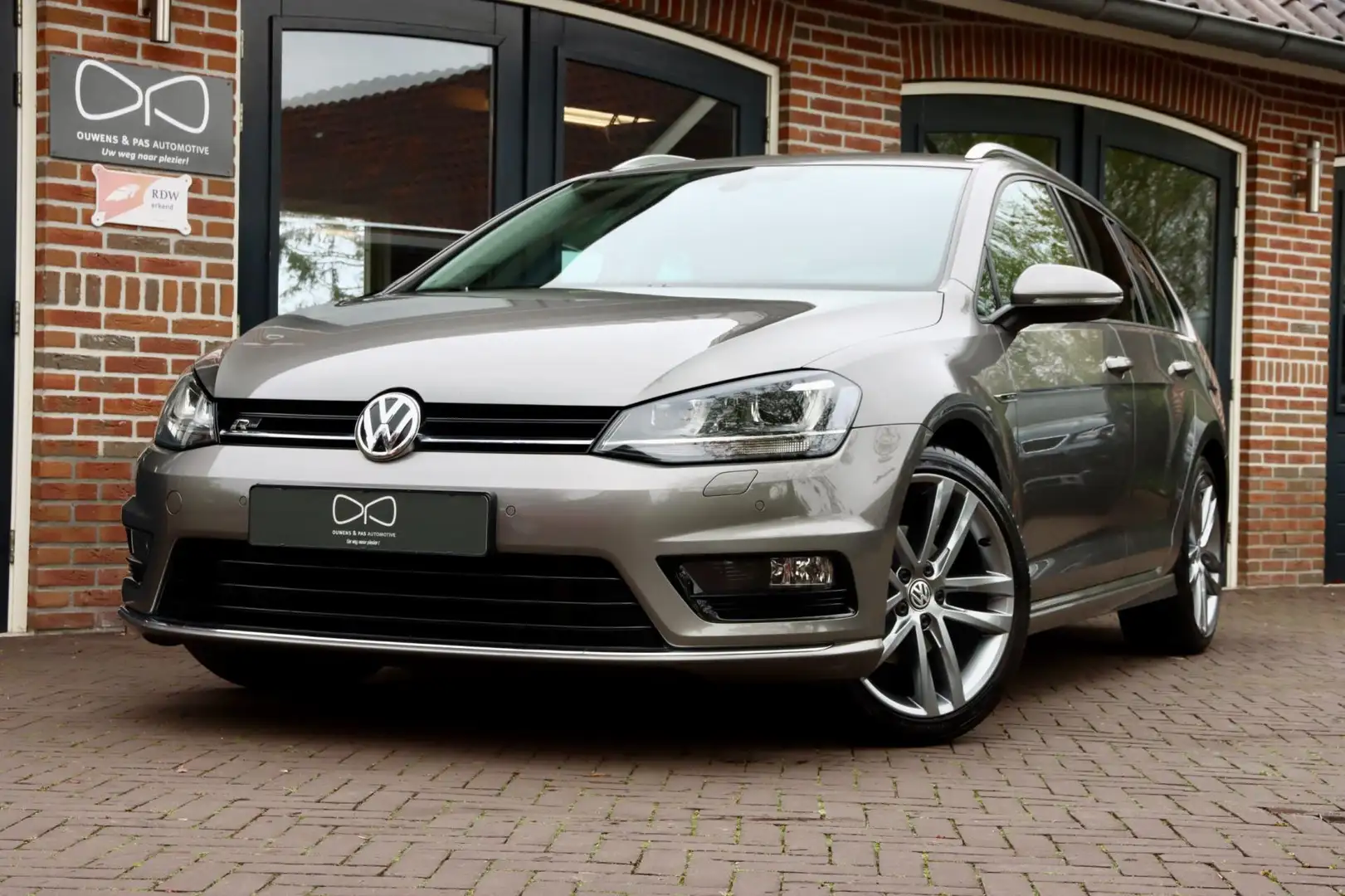 Volkswagen Golf Variant 1.4 TSI Business Edition Connected R-LINE | NAVIGA Grijs - 1