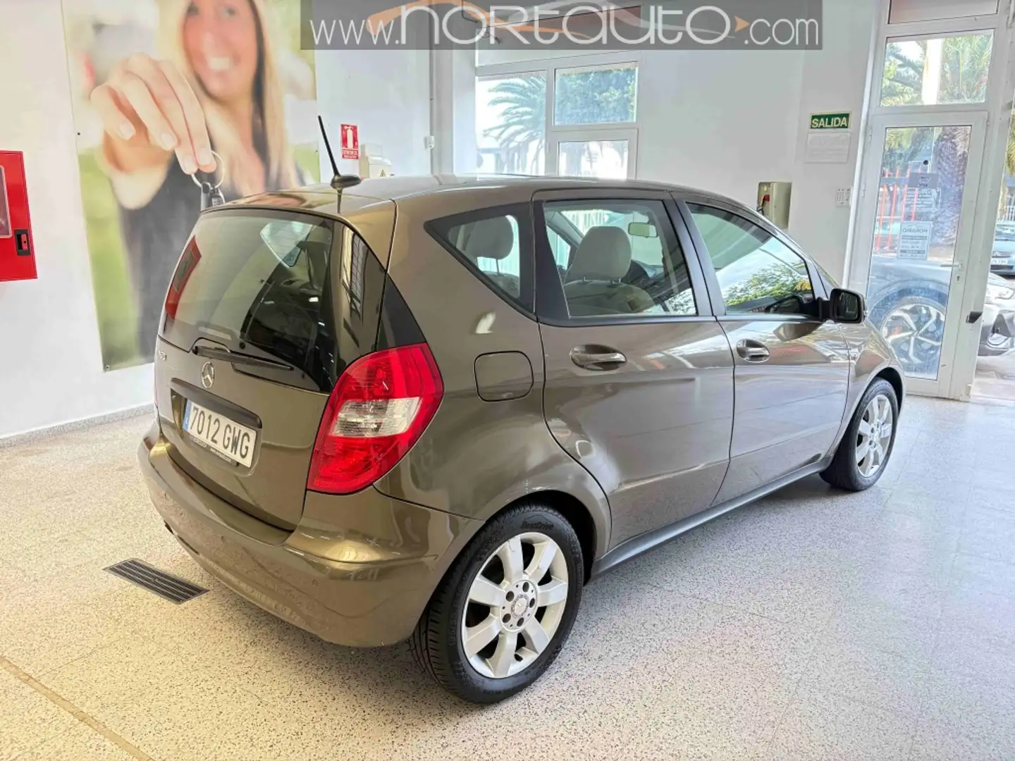 Mercedes-Benz A 160 BE Elegance Beige - 2