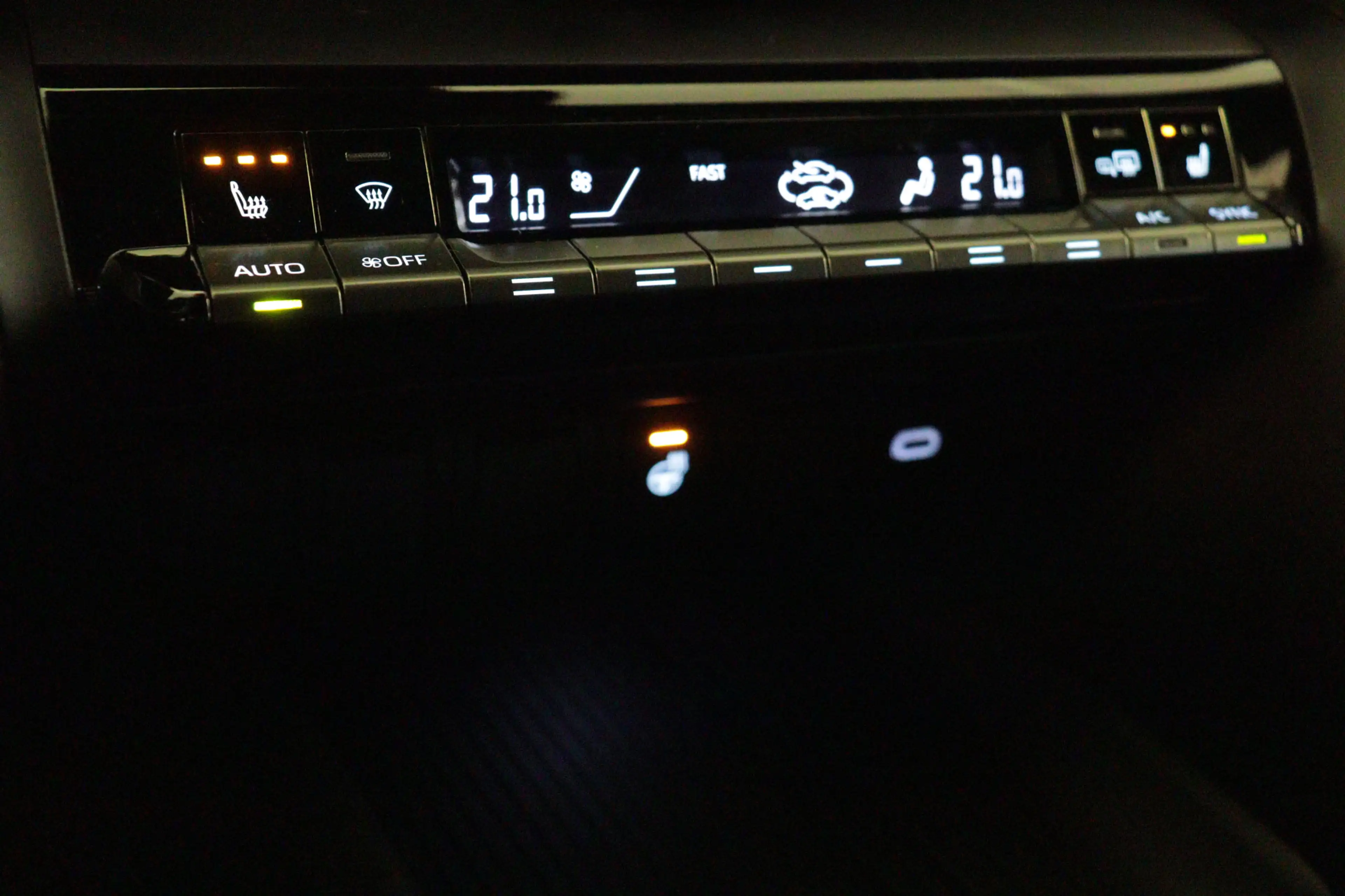 Toyota C-HR 2.0 Plug-in Hybrid 220 Business | APPCONNECT | CAM — photo 7