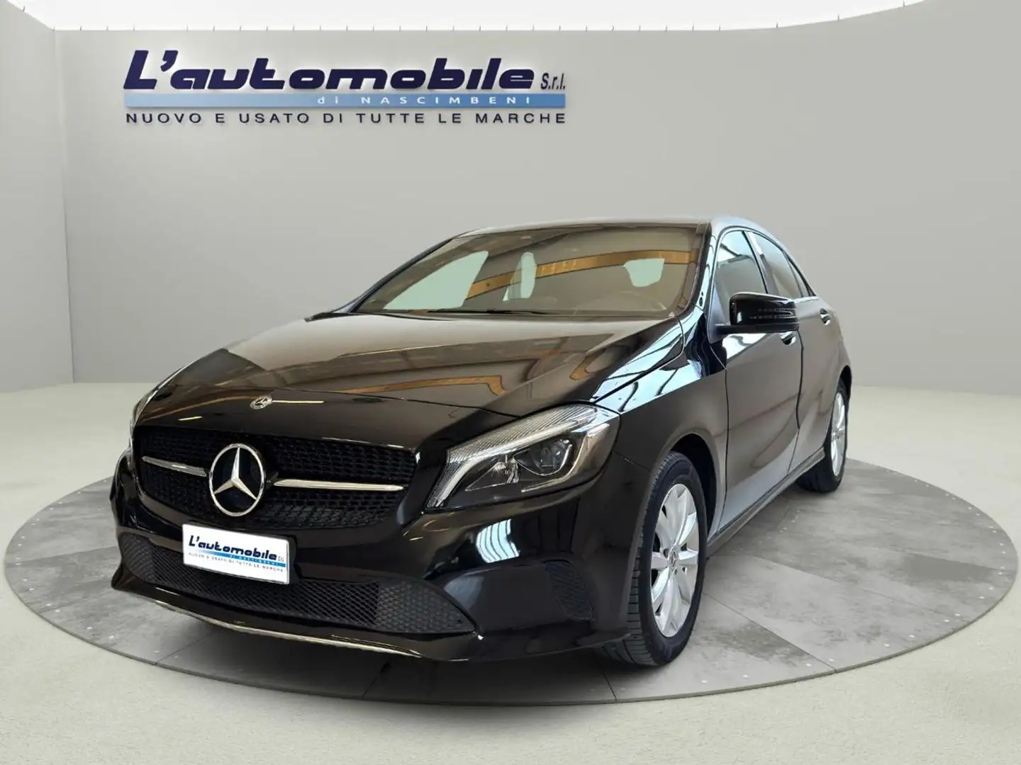 Mercedes-Benz A 180 d Business Schwarz - 2