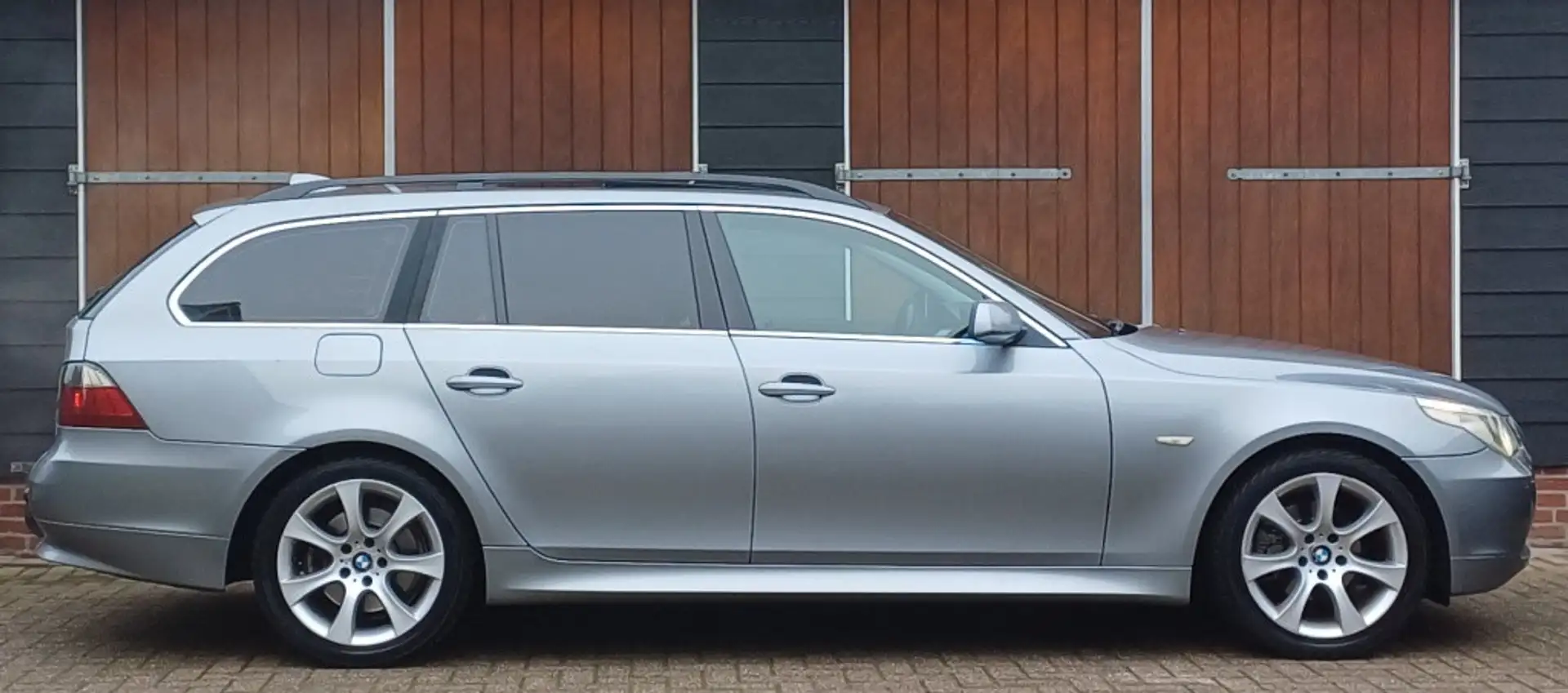 BMW 525 5-serie Touring 525i High Executive, GEARBOX PROBL Grijs - 2