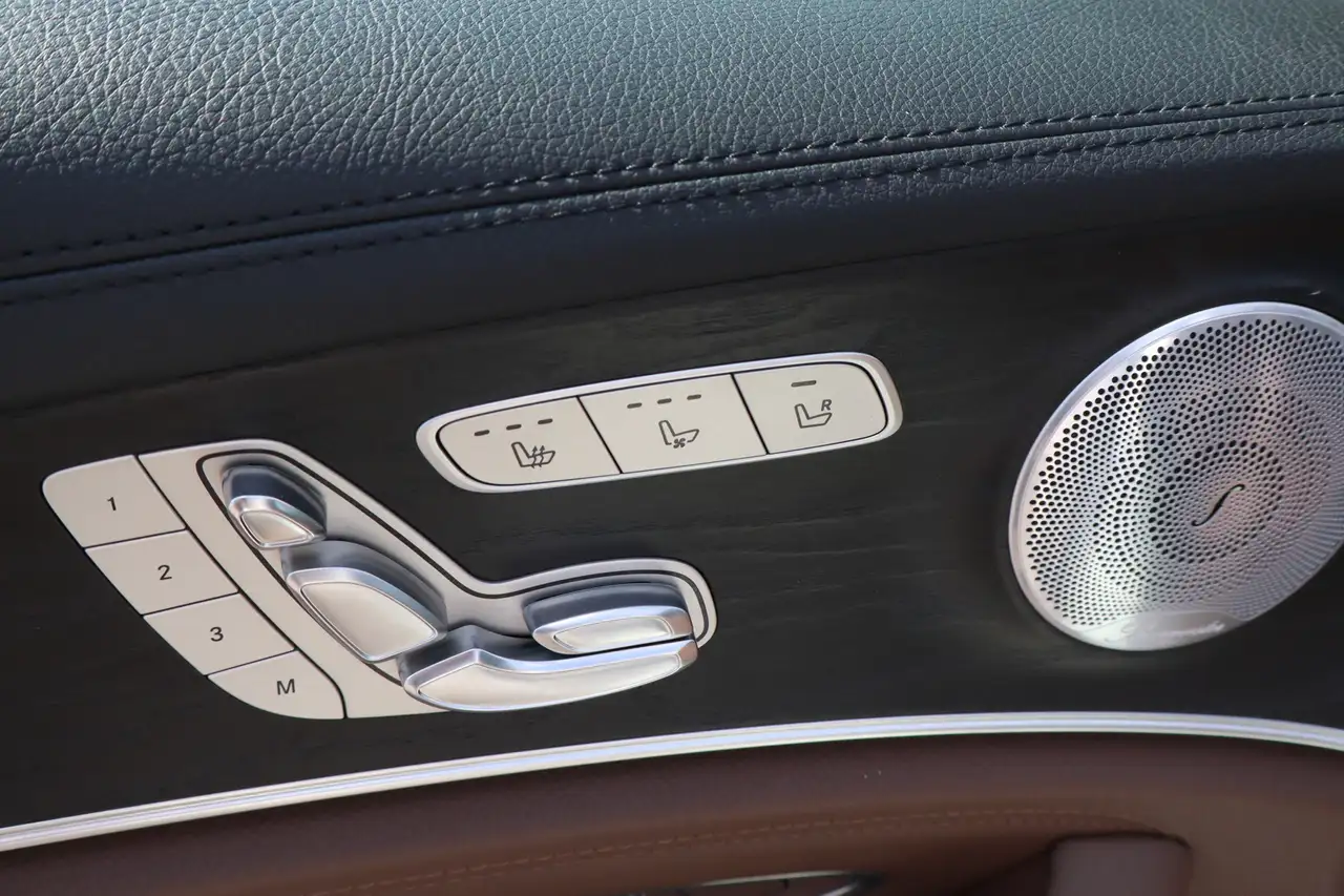 Mercedes-Benz E-Class photo Mercedes-Benz E-Class