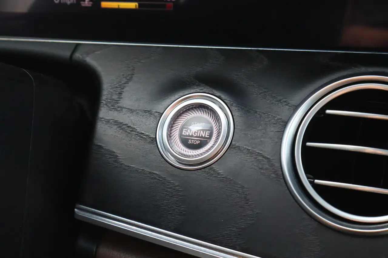 Mercedes-Benz E-Class photo Mercedes-Benz E-Class