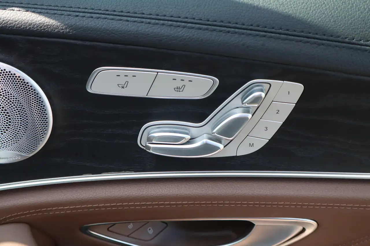 Mercedes-Benz E-Class photo Mercedes-Benz E-Class