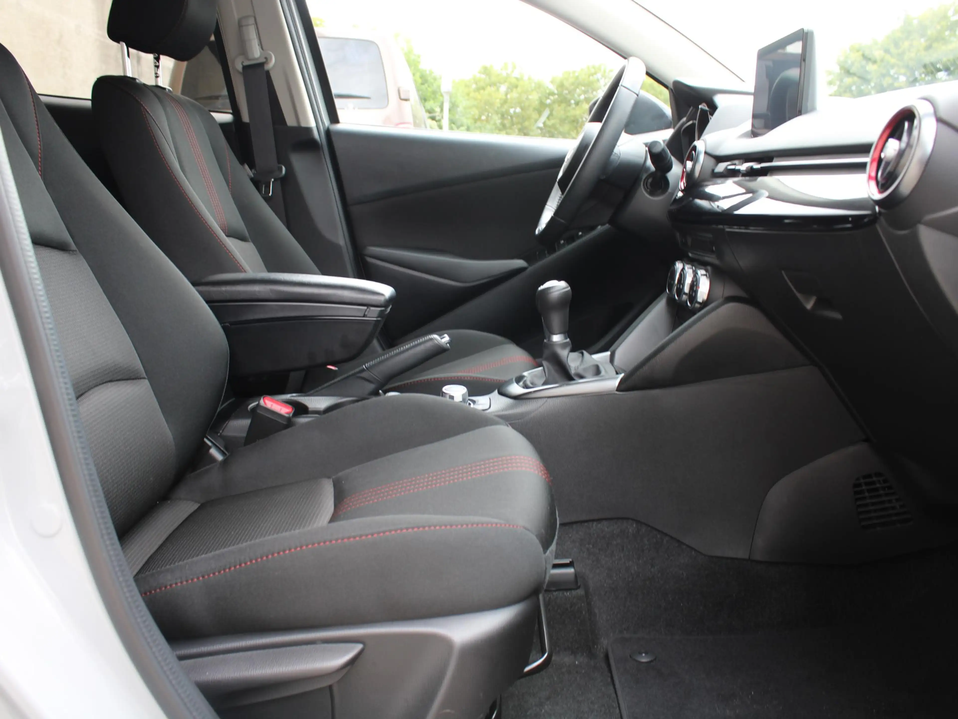 Mazda 2 1.5 e-SkyActiv-G 90 Homura | APPLE CARPLAY/ANDROID — photo 13