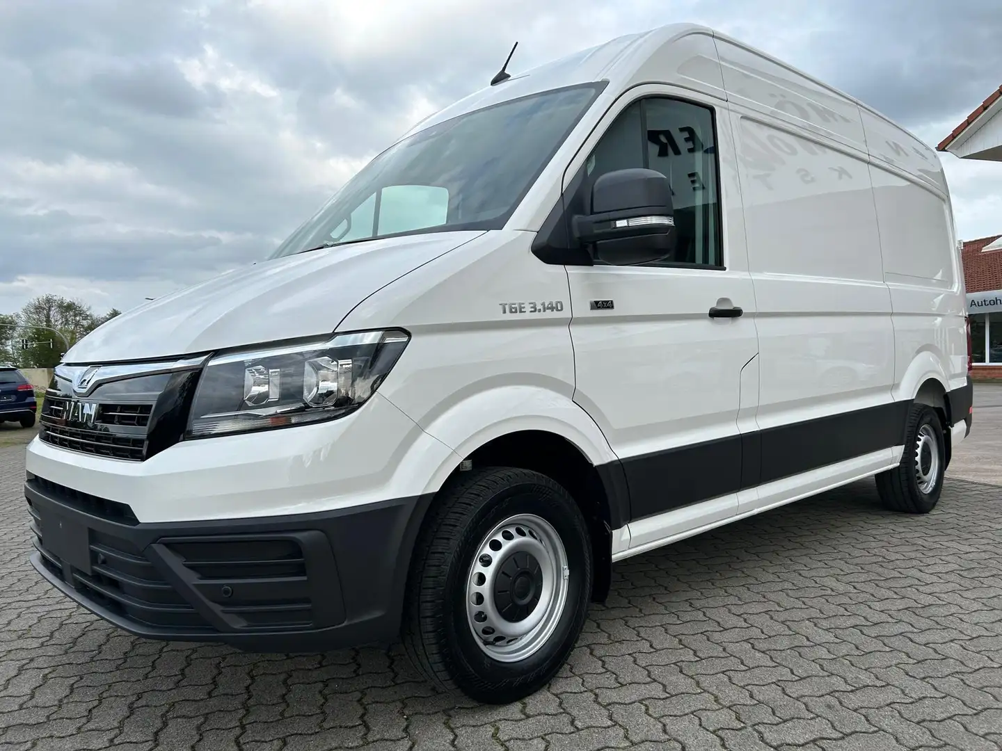 MAN TGE 3.140 2.0 TDI HD MR 4x4 L3H3 / Sperre 103 k... Weiß - 1