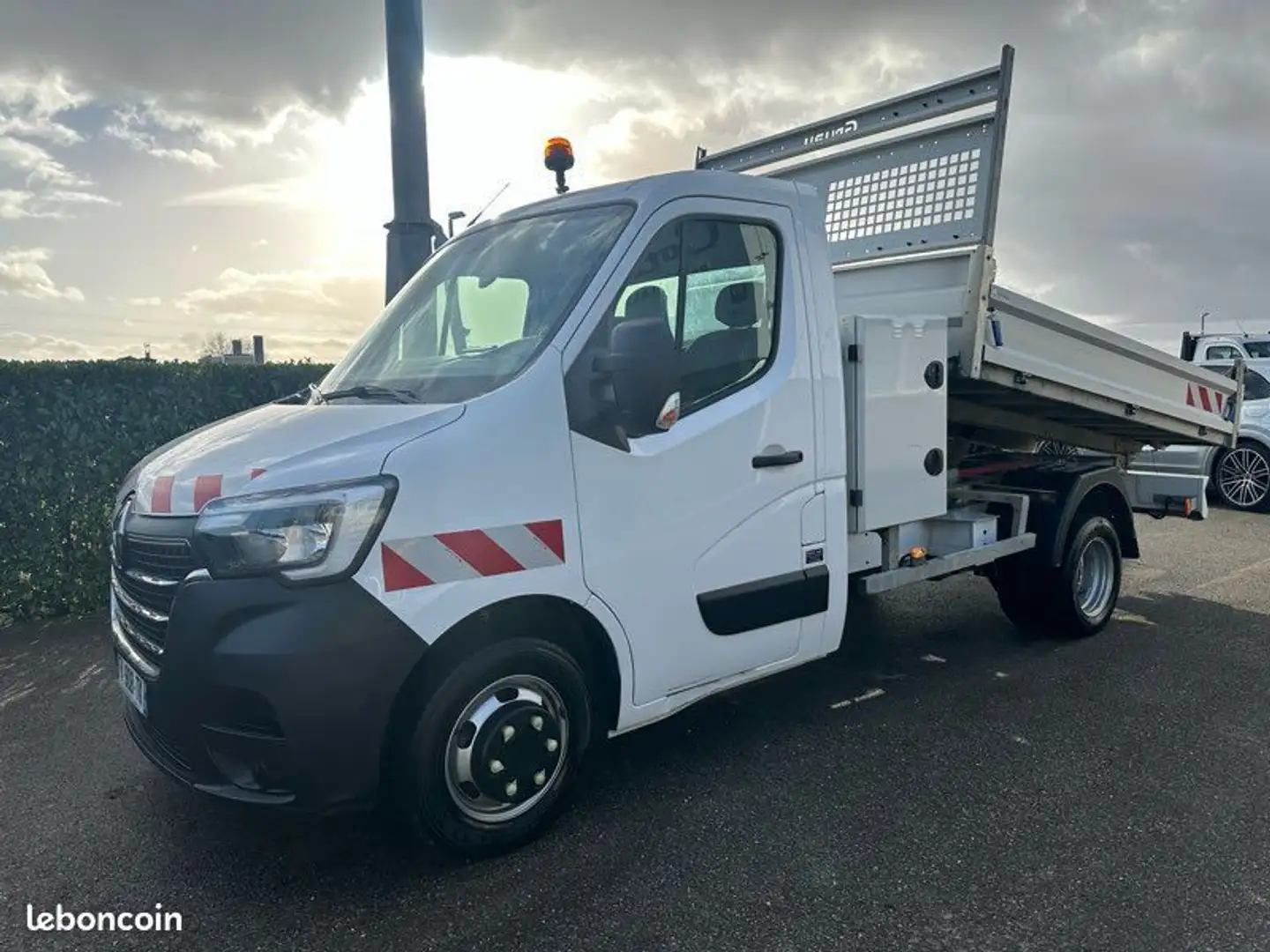 Renault Master 20990 ht benne coffre phase 4 2020 - 2