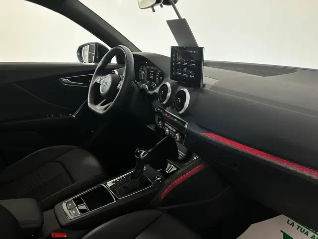 Audi Q2 view 13