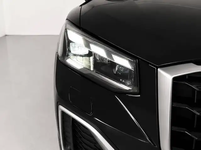 Audi Q2 view 4