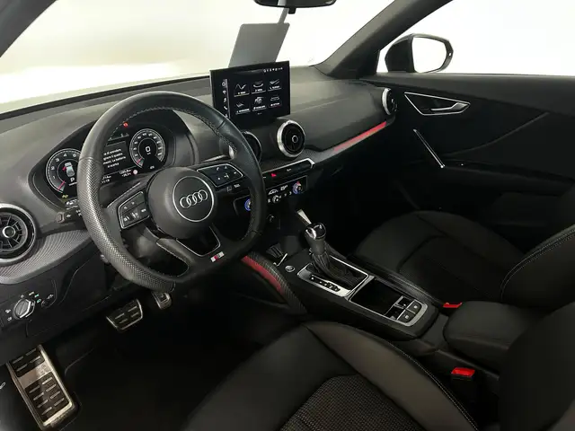 Audi Q2 view 10