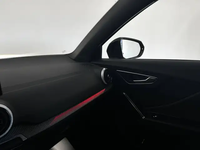 Audi Q2 view 24