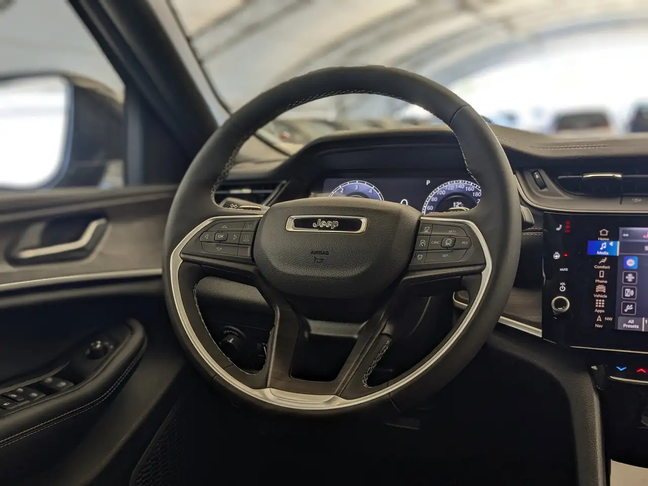 Jeep Grand Cherokee снимка Jeep Grand Cherokee