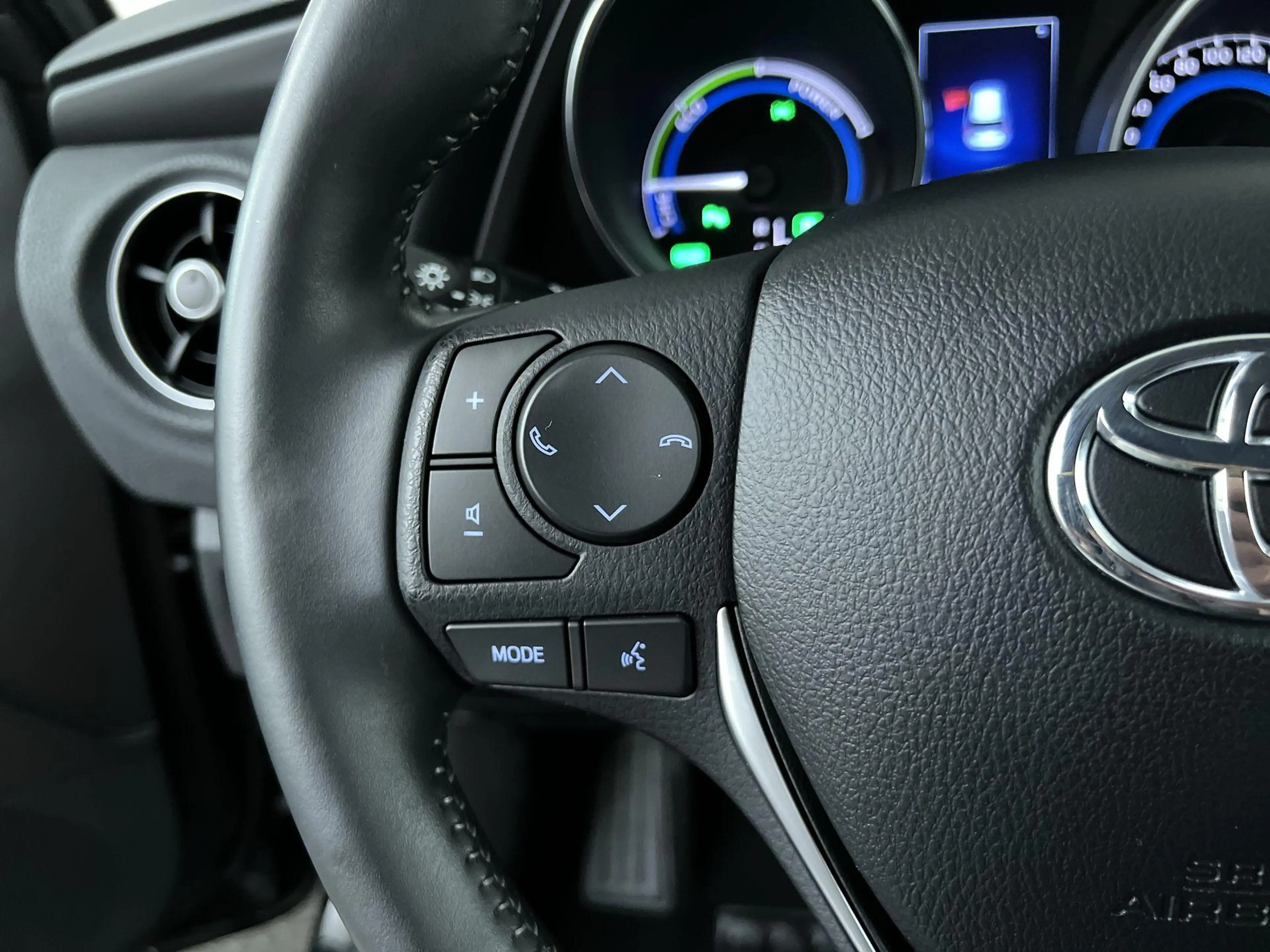Toyota Auris 1.8 Hybrid Executive — photo 15