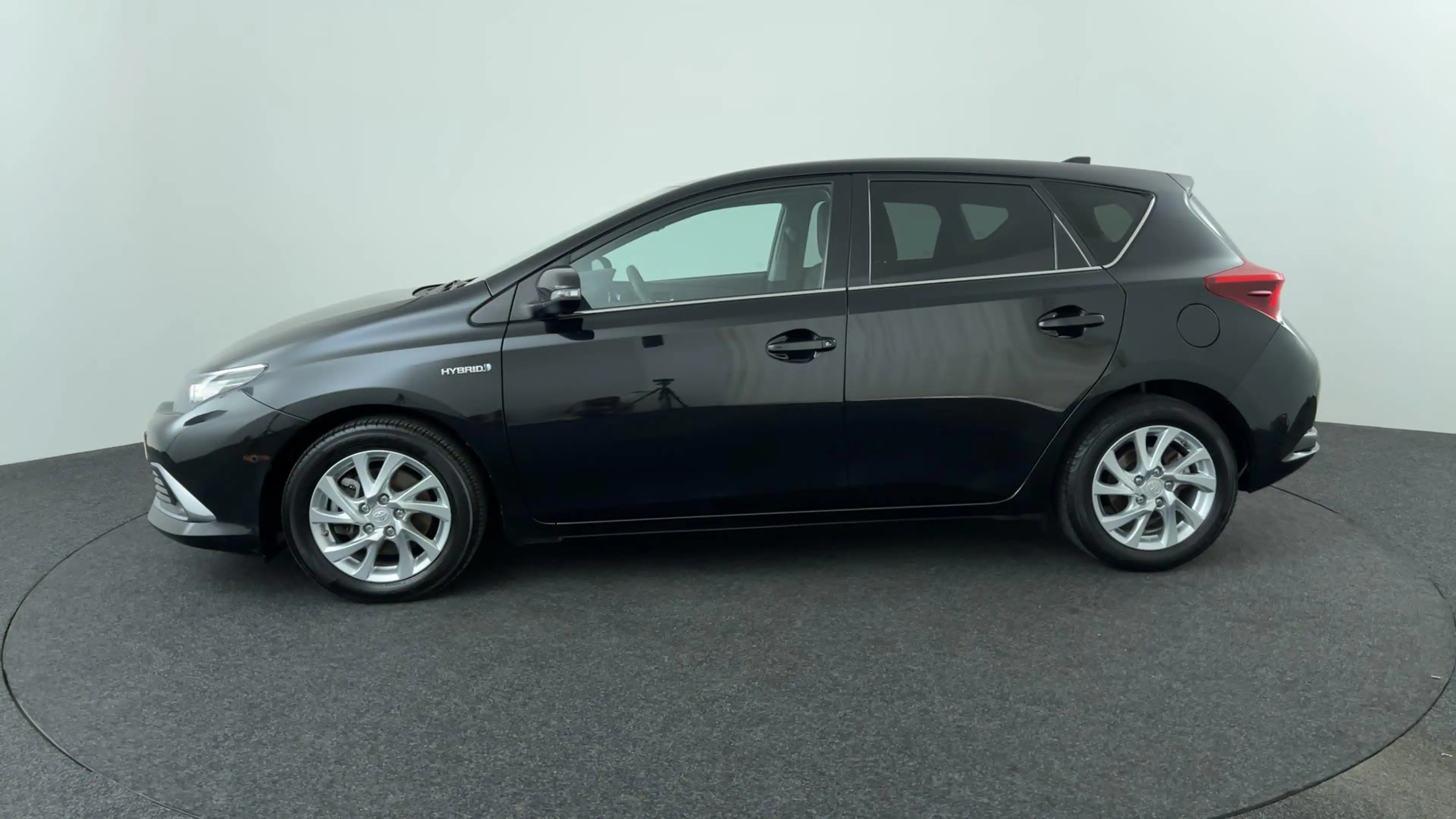 Toyota Auris 1.8 Hybrid Executive — photo 2