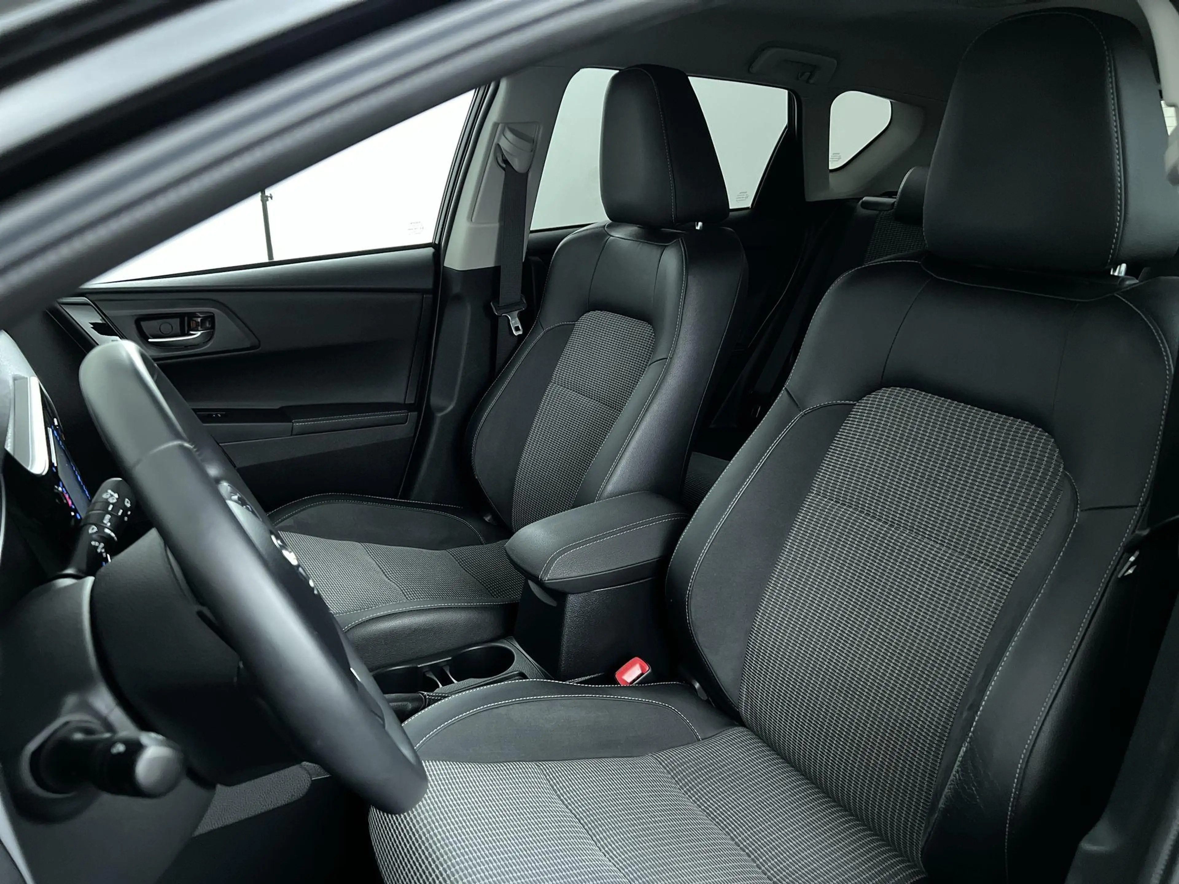 Toyota Auris 1.8 Hybrid Executive — photo 11